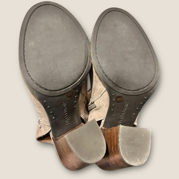 Lucky Brand Listana Heel Sandals Taupe Suede Peep Toe Block Slingback Size 7.5 - Picture 10 of 11